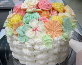 ドールケーキの作り方 プロが教えるデコレーションケーキの作り方